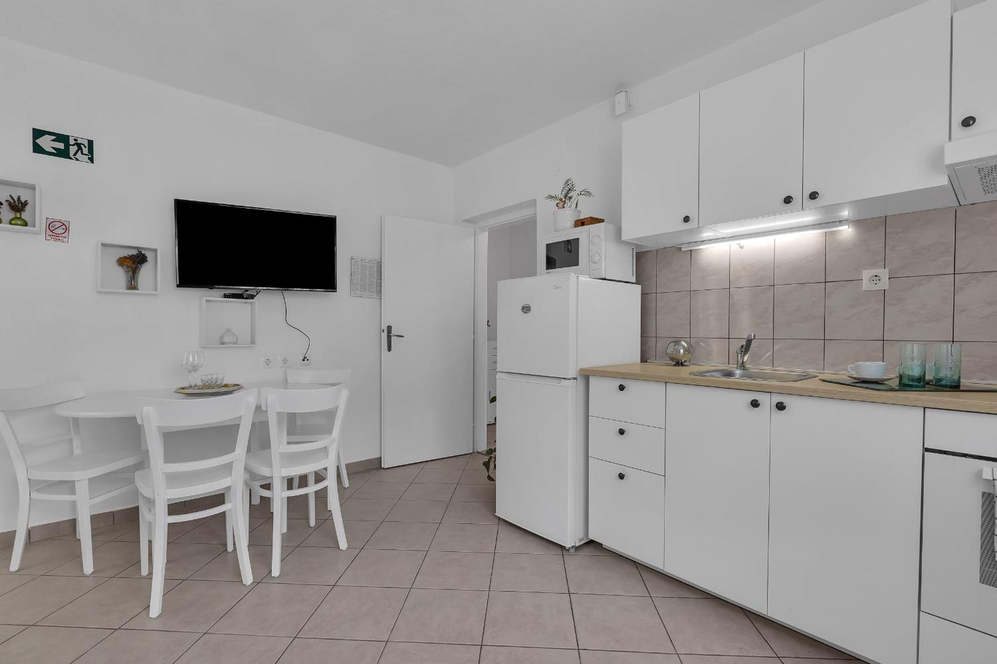 Apartment And Rooms Mila Μακάρσκα Εξωτερικό φωτογραφία